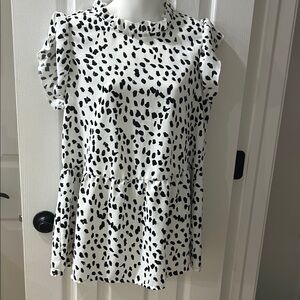 Women’s black and white blouse size small
